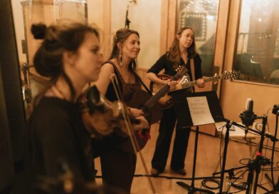 Pre-Order “Bluegrass Women” Helmed by Lindsay Lou Today!